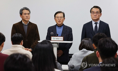 윤석열 대통령 측 윤갑근 변호사가 지난 8일 한국컨퍼런스센터에서 열린 기자간담회에서 발언하고 있다.<연합뉴스 자료사진>